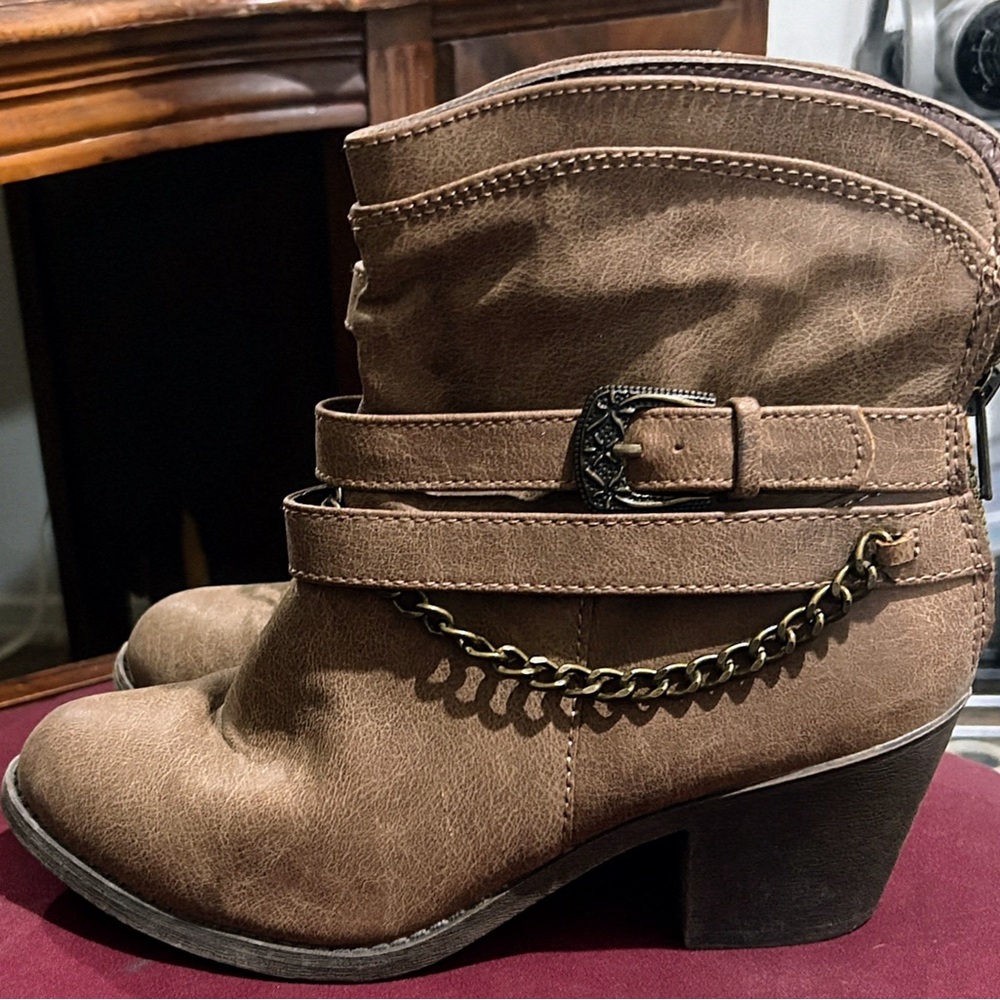 SO Brown Ankle Boots with Chain Accent